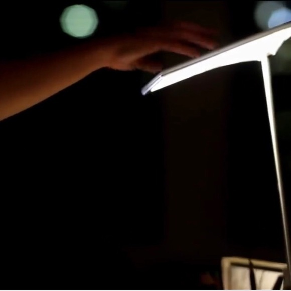 Humanscale Horizon LED Task Lamp - Picture 5 of 12